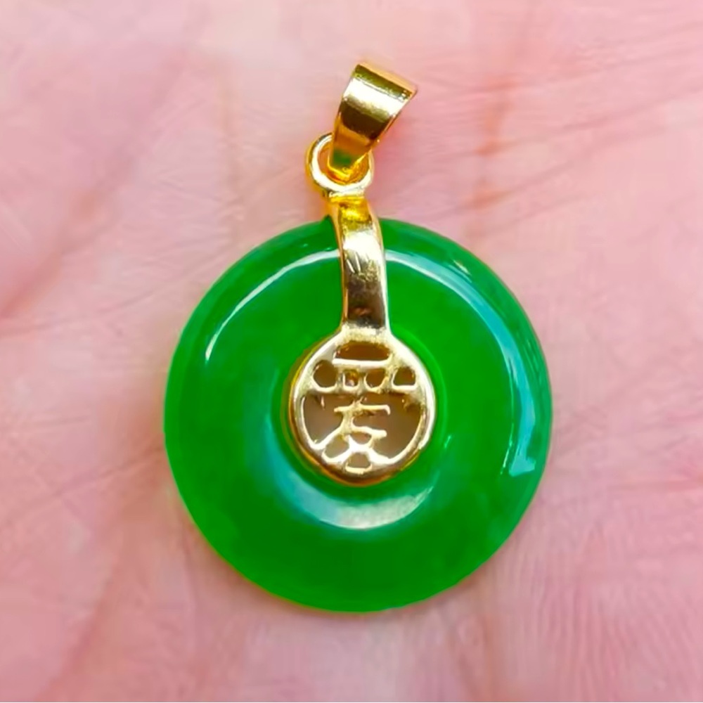 18x18MM New Green jades Chinese characters Donut "Love" Word Pendant